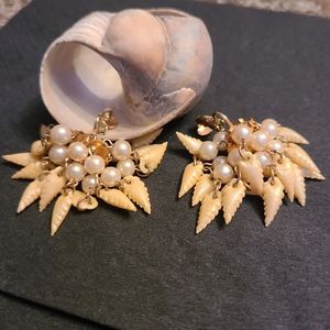 VINTAGE 1940's clip on earrings Costume. MINT!